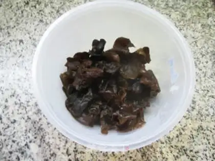 Make Peanuts with black ears step 2
