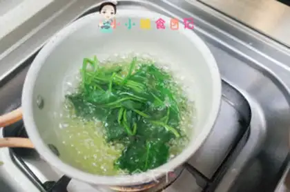 Make The spinach steak chicken noodles step 2