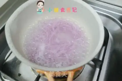 Make The spinach steak chicken noodles step 3