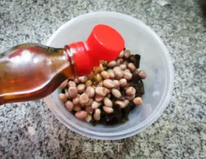 Make Peanuts with black ears step 6