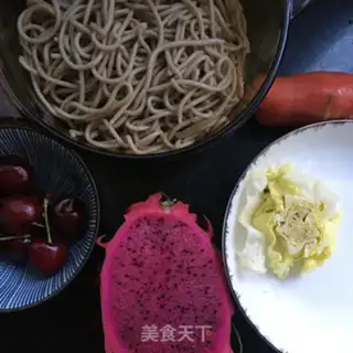 Make The ring of Christmas fruit and vegetables step 0
