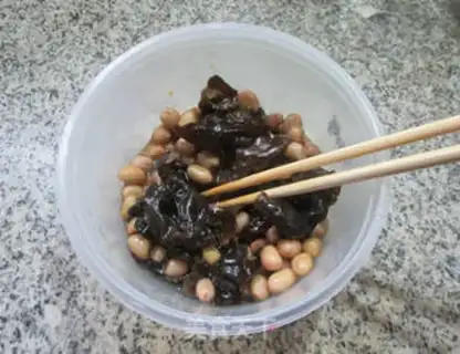 Make Peanuts with black ears step 7