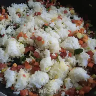 Make Carrot and sausage fried rice step 4