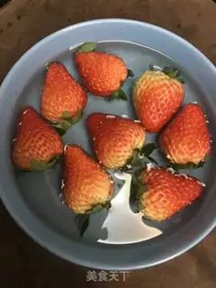 Make Strawberry Santa Sugar step 0