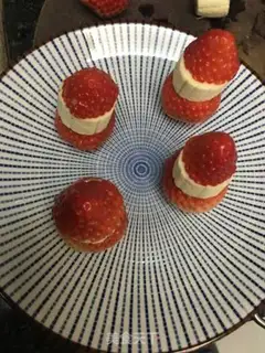 Make Strawberry Santa Sugar step 3