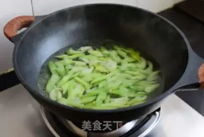 Make Celery and shrimp step 3