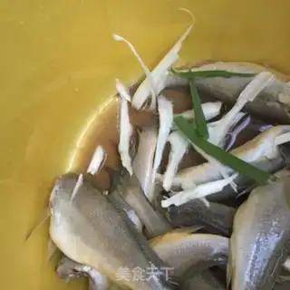 Make Dry-fried yellow flowers step 4