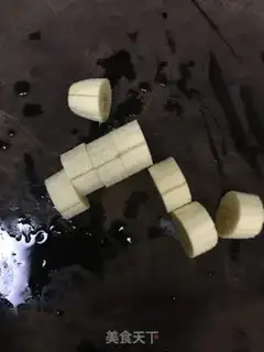 Make Santa Claus of Fruit step 1