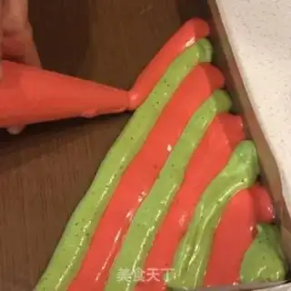 Make Christmas cake rolls step 9
