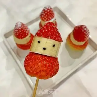 Make Santa Claus of Fruit step 5