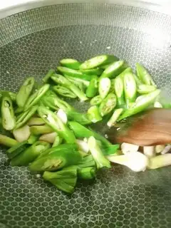 Make Pyramids of garlic step 4
