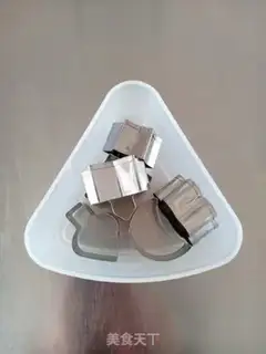 Make White makes cookies step 3