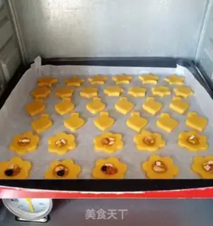 Make White makes cookies step 12