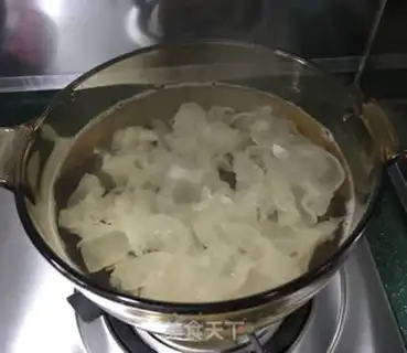 Make Peach geled with a silver ear soup step 3