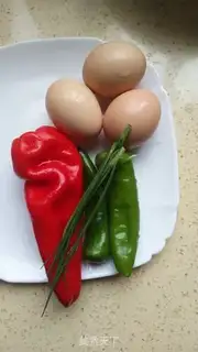 Make Chili fried eggs step 0