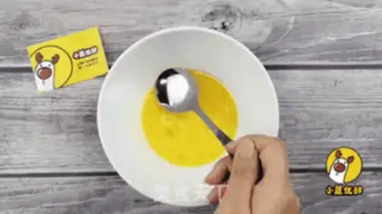Make Shrimp rice and eggs step 5