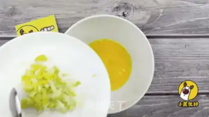 Make Shrimp rice and eggs step 6