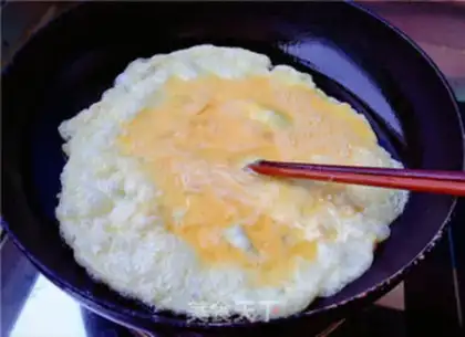 Make Tomato fried eggs step 2