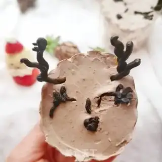 Make Moose cupcakes step 16