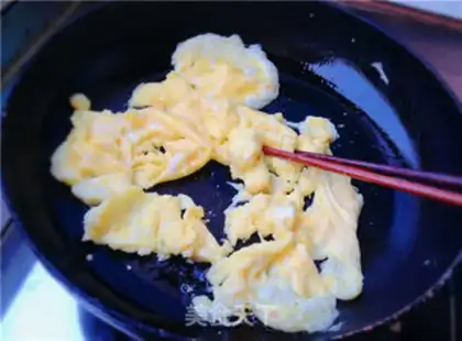 Make Tomato fried eggs step 3
