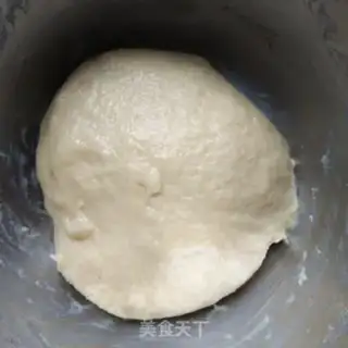 Make Christmas tree with cream step 1