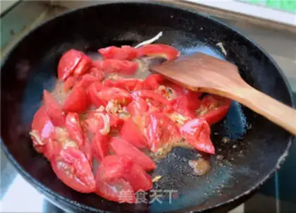 Make Tomato fried eggs step 4