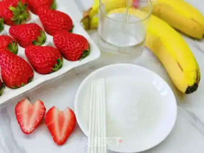 Make Strawberry Snowman step 0