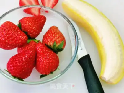 Make Strawberry Snowman step 1