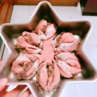 Make Christmas snow bread step 7