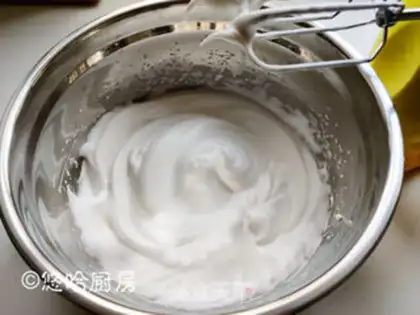 Make Christmas cake rolls step 7