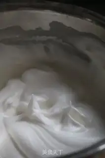 Make Christmas velvet roll step 8