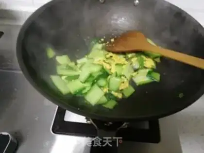 Make cucumber fried eggs step 6