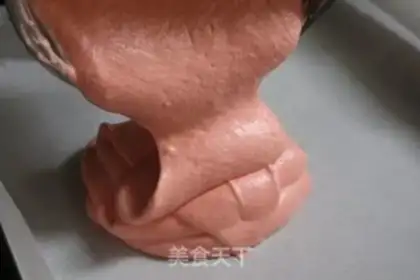 Make Christmas velvet roll step 11