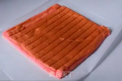 Make Christmas velvet roll step 16