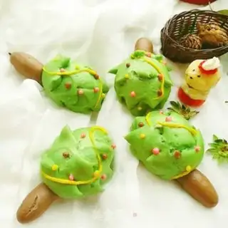 Make Christmas buns step 10