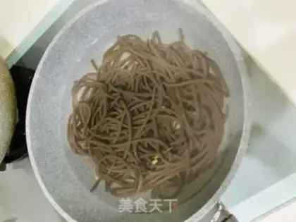 Make Spicy root powder step 0