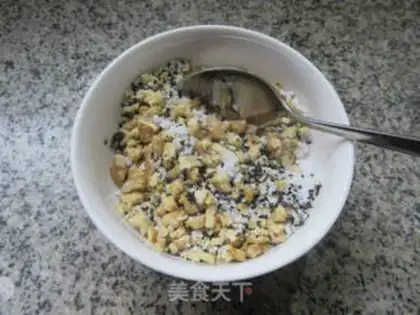 Make Black sesame walnuts step 4