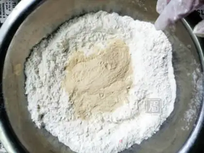 Make Western cucumber cookies step 1