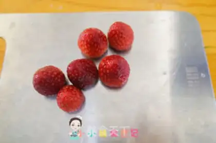 Make - Christmas Strawberry Snowman step 2