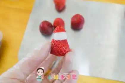 Make - Christmas Strawberry Snowman step 6