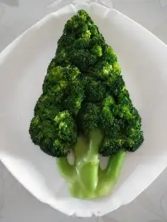 Make Christmas tree salad step 4