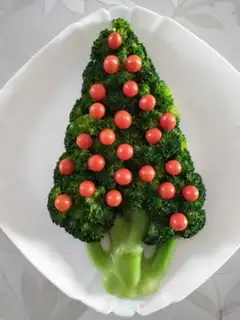 Make Christmas tree salad step 5