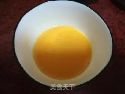Make Peach pie with a hand step 4