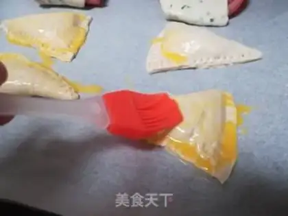 Make Peach pie with a hand step 5