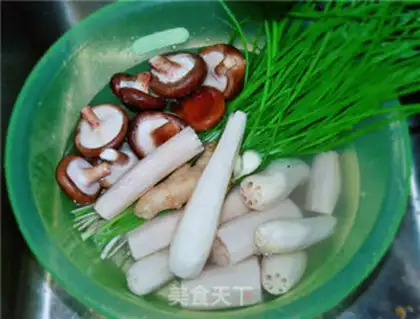 Make Liang Pork dumplings step 0