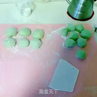 Make Christmas bread step 4
