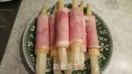 Make A white ham and cheese roll step 5