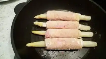 Make A white ham and cheese roll step 9