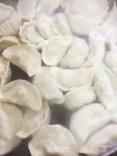 Make Cream egg fan shrimp dumplings step 7