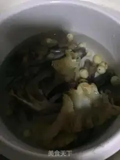 Make Fish and chicken foot soup step 3